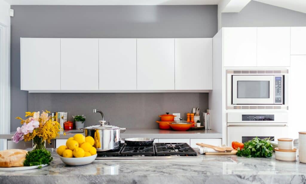 How to Save Counter Space in the Kitchen?