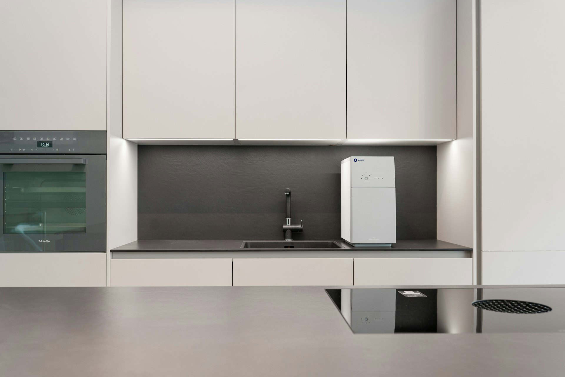 What Is the Standard Space Between Countertops and Cabinets?