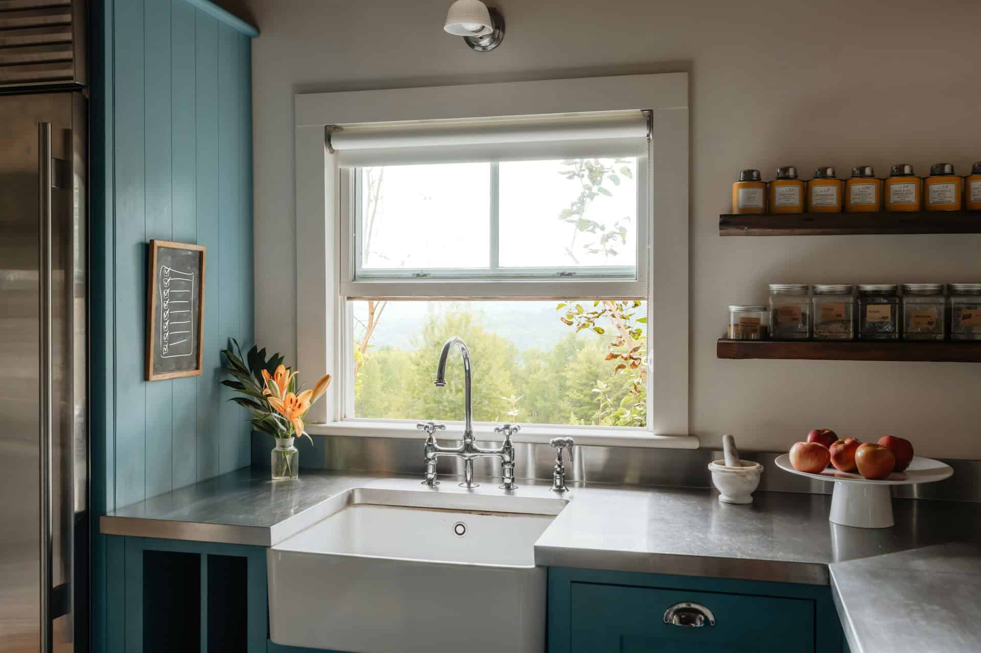 What Are the Disadvantages of a Porcelain Kitchen Sink?
